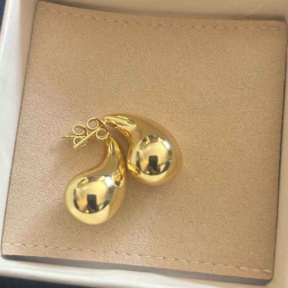 NWT Gold plated tear drop earrings - Picture 1 of 5